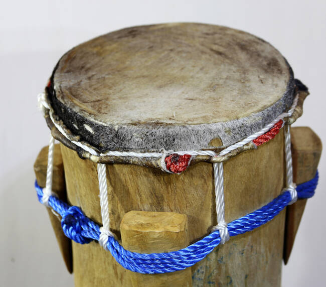 Instrumentheque-Afrique-instrument-cameroun-grand-tambour-ekali-3