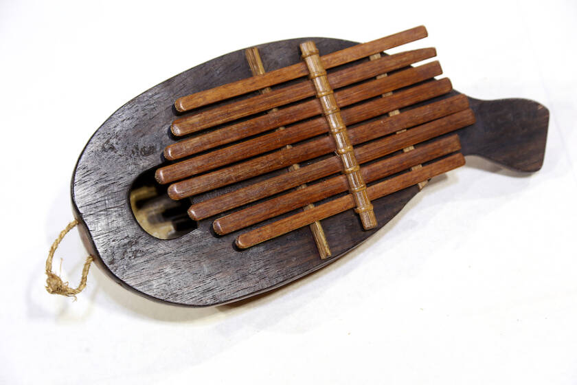 Instrumentheque-Afrique-instrument-cameroun-sanza-3